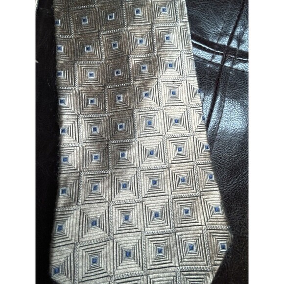 VILLA BUGATTI Men's Tie Gold and Blue Geographic Pattern 100% Silk - Picture 3 of 6